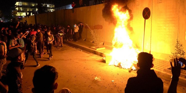 آتش زدن دیوار خارجی کنسولگری ایران در کربلا