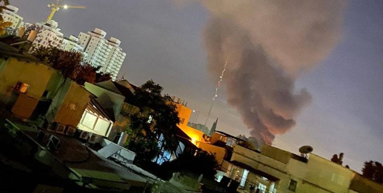 آتش‌سوزی در شهر الرمله در پی برخورد موشک مقاومت+ فیلم