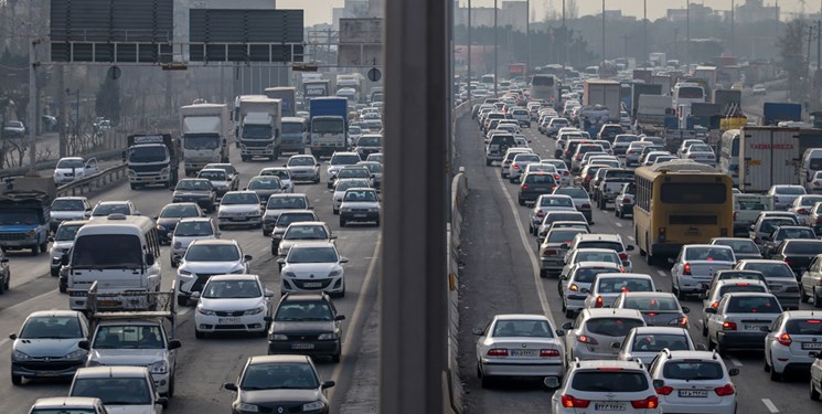 آمار تردد خودرو در جاده‌ها کماکان افزایشی است/ترافیک در آزادراه های تهران-ساوه و کرج-قزوین