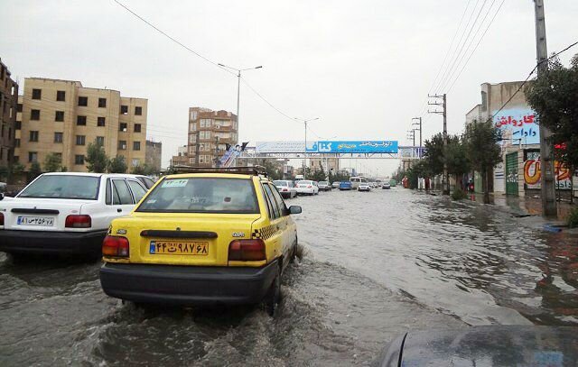 امدادرسانی به ٢۴٣۵ نفر در سیلاب ١۶استان