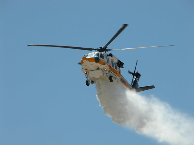 بالگردهای نظامی به کمک آتش‌نشانی تهران می آیند
