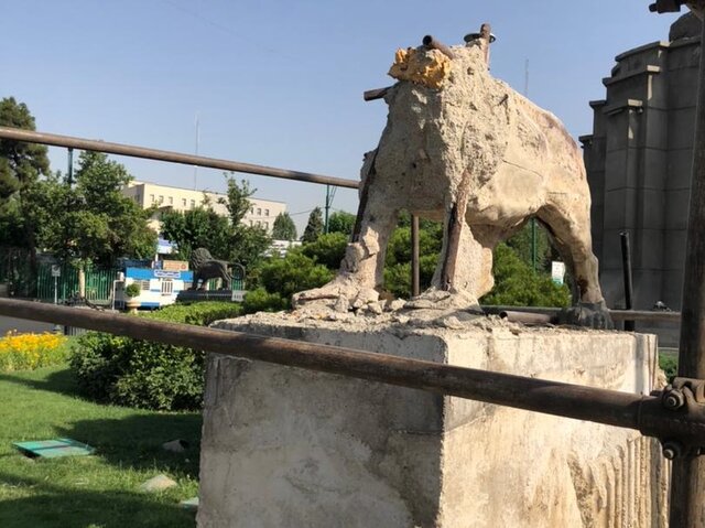 تخریب شیرهای میدان حُر و پاسخ میراث فرهنگی
