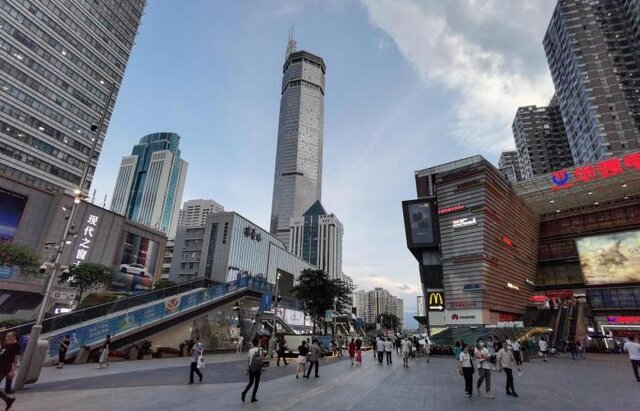 تخلیه آسمانخراش ۷۰ طبقه در جنوب چین 