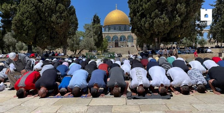 ده‌ها هزار فلسطینی در نماز جمعه امروز مسجد الاقصی حضور یافتند