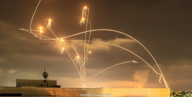 شلیک بیش از ۲۵۰ راکت و موشک از نوار غزه/ ۷ صهیونیست در عسقلان زخمی شدند