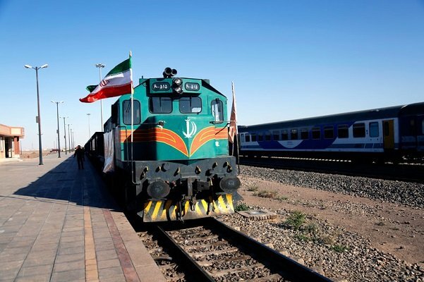 قطار جایگزین برای جابجایی مسافران قطار یزد – تهران اعزام شد
