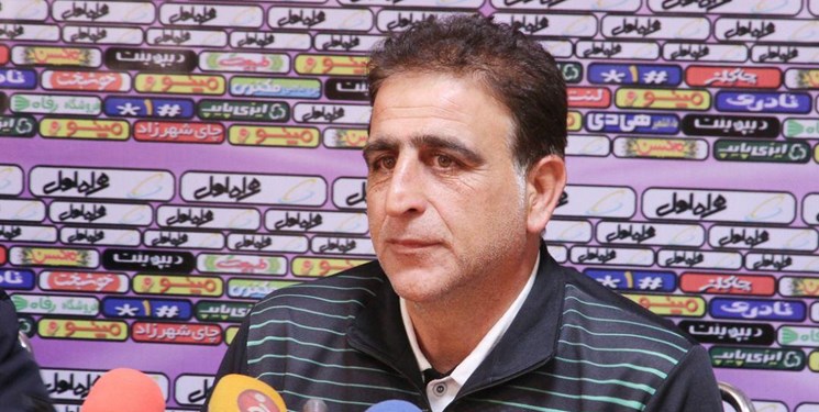 مربی ذوب آهن: نگران هستیم داور اشتباهات دربی را جبران کند/ نباید همیشه ما متضرر شویم