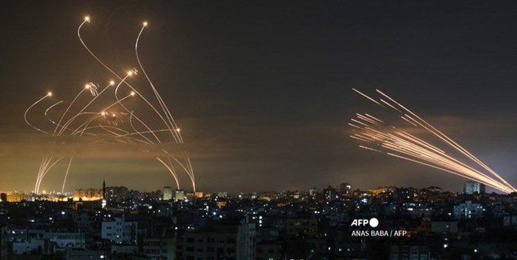 نشریه انگلیسی: پیشرفت فناوری راکتی غزه پدافندهای اسرائیل را به چالش کشیده است