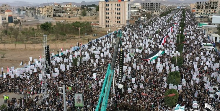 هزاران نفر در پایتخت یمن در حمایت از ملت و مقاومت یمن راهپیمایی کردند