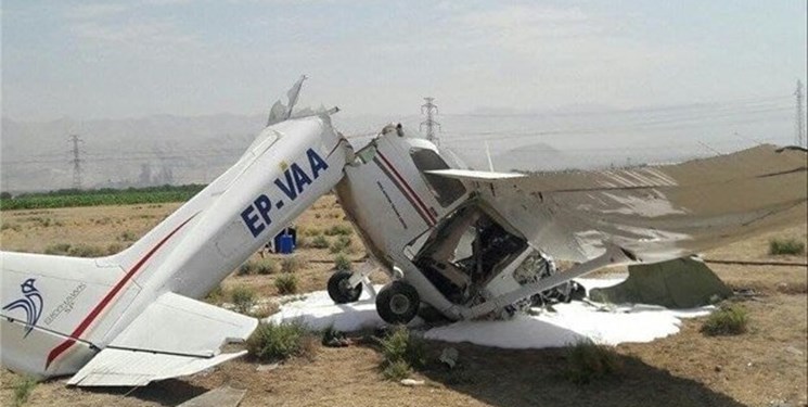 گزارش اولیه سانحه هواپیمای فوق سبک در اراک/بررسی لاشه هواپیما برای مشخص شدن علت سقوط