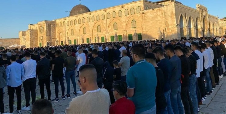 ۱۰۰ هزار فلسطینی نماز عید فطر را در مسجدالأقصی به جا آوردند
