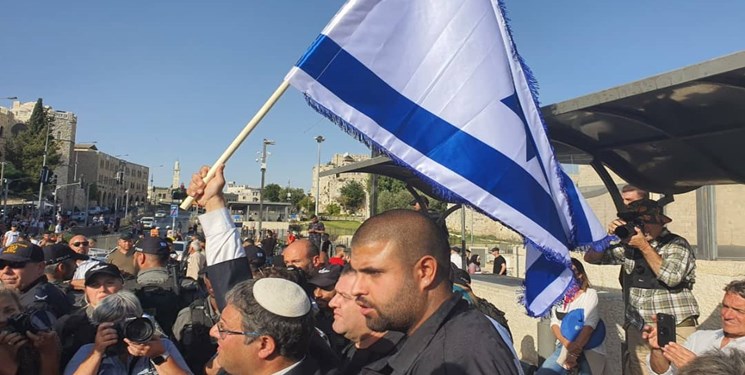 اهالی قدس عضو کنست و شهرک نشینان صهیونیست را از باب العامود بیرون کردند اهالی قدس عضو کنست و شهرک نشینان صهیونیست را از باب العامود بیرون کردند
