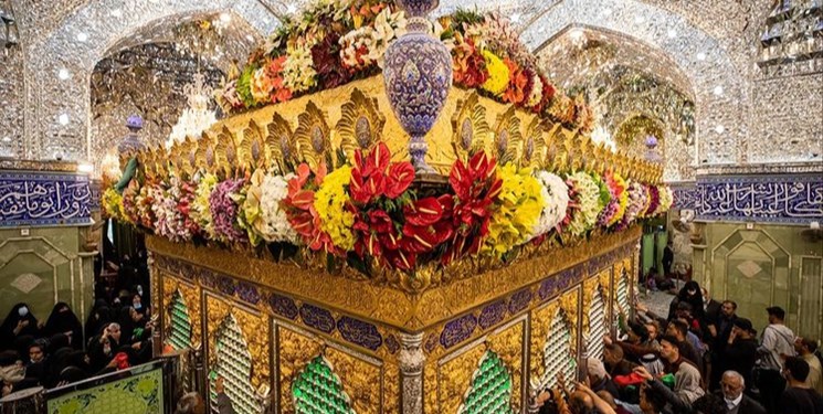 ایرانیان، میلاد امام رضا(ع) را در کربلا جشن میگیرند ایرانیان، میلاد امام رضا(ع) را در کربلا جشن میگیرند