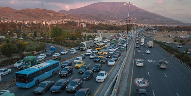 ترافیک سنگین در آزادراه تهران-پردیس و محور قدیم بومهن/تردد پرحجم خودرو در در مسیر قزوین-تهران