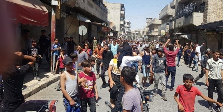 تظاهرات  مردم سوریه علیه شبه‌نظامیان وابسته آمریکا؛ ۵ تن کشته شدند