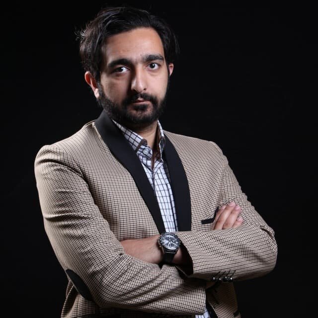 جزئیات وضعیت جسمانی عکاسی که مورد اخاذی قرار گرفت جزئیات وضعیت جسمانی عکاسی که مورد اخاذی قرار گرفت