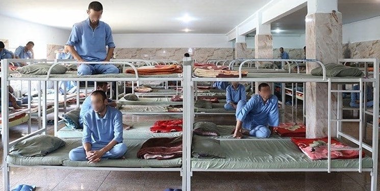 روایتی از کمپهای غیر مجاز ترک «اعتیاد»/وجود ۱۰۰ هزار معتاد متجاهر در ایران روایتی از کمپهای غیر مجاز ترک «اعتیاد»/وجود ۱۰۰ هزار معتاد متجاهر در ایران