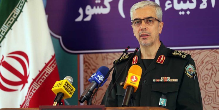 سرلشکر باقری: واکسن «میلاد» بزودی به مصرف عموم میرسد سرلشکر باقری: واکسن «میلاد» بزودی به مصرف عموم میرسد