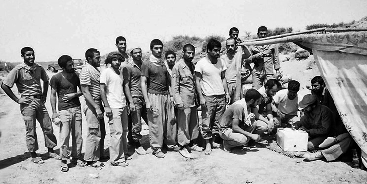 صندوق انتخابات وسط میدان جنگ و زیر آتش دشمن+تصاویر صندوق انتخابات وسط میدان جنگ و زیر آتش دشمن+تصاویر