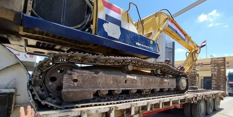 ورود ده‌ها دستگاه ماشین آلات سنگین مصر به غزه برای آواربرداری از  ویرانه‌های جنگ