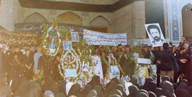 وقتی خادمان حرم مجبور شدند تابوتها را بگردند وقتی خادمان حرم مجبور شدند تابوتها را بگردند