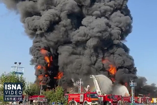 ویدئو / تداوم آتش در پالایشگاه تهران
