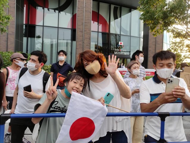استقبال غافلگیرکننده مردم ژاپن از شرکت‌کنندگان المپیک+ عکس