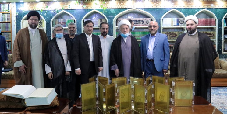 اهدای قرآن‌های کتابت‌شده توسط کاتب ایرانی به حرم امام حسین (ع)+عکس و فیلم