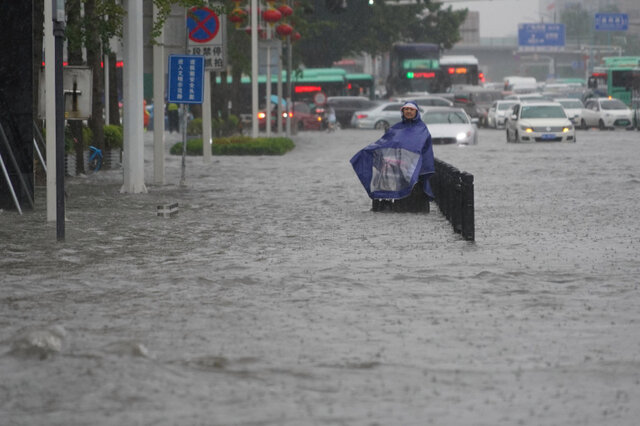 بارندگی بی‌سابقه در مرکز چین هزاران نفر را آواره کرد