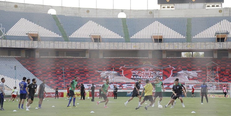 تصاویر گرم کردن بازیکنان پرسپولیس و استقلال
