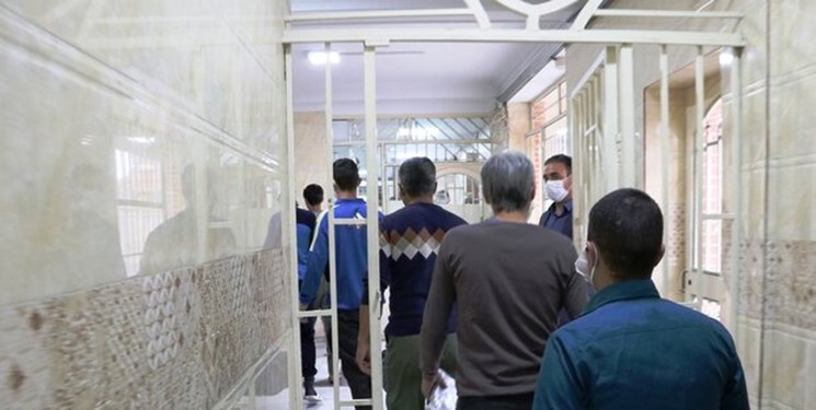 معلم قرآنی که ۴ زندانی را آزاد کرد+عکس