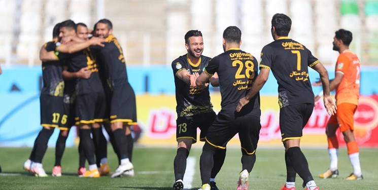 هفته بیست و هفتم لیگ برتر|برد شیرین سپاهان و ادامه دوئل با پرسپولیس برای قهرمانی