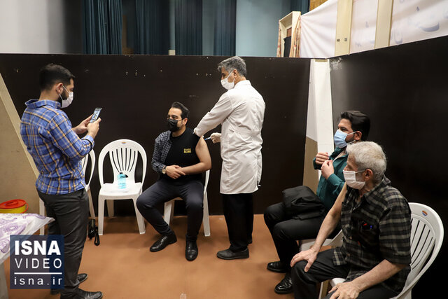 ویدئو / آغاز واکسیناسیون کرونا برای خبرنگاران در اهواز