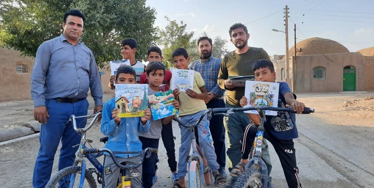 گروه جهادی شهدا به کودکان شرق کشور کتاب اهدا کرد+فیلم