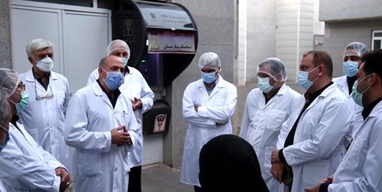 بازدید اعضای کمیسیون بهداشت و درمان از یک کارخانه دارویی/ انتقاد از فرافکنی وزارت بهداشت درباره «سرم»