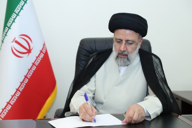 رئیسی انتصاب فرمانده جدید نیروی دریایی ارتش را تبریک گفت رئیسی انتصاب فرمانده جدید نیروی دریایی ارتش را تبریک گفت