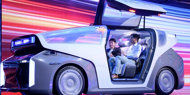 «روبوکار»  نخستین خودروی بدون‌ راننده چین رونمایی شد