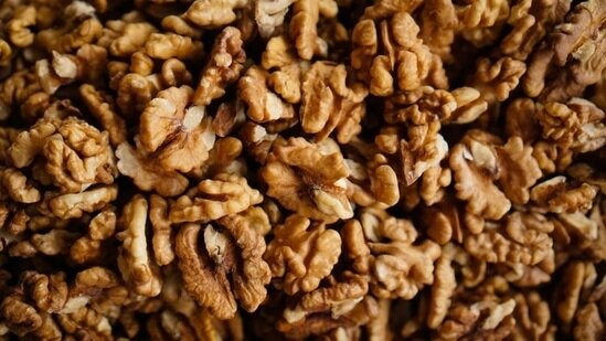 مصرف مقدار کمی گردو در هفته به کاهش خطر مرگ و میر کمک می کند مصرف مقدار کمی گردو در هفته به کاهش خطر مرگ و میر کمک می کند