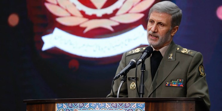 وزیر سابق دفاع: پهپادهای ایرانی در کشورهای زیادی مورد استبال و استفاده هستند/ صادرات دفاعی دوبرابری در سال ۹۹