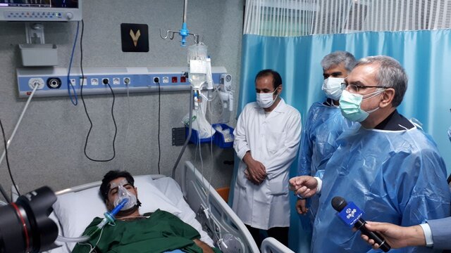 بازدید وزیر بهداشت از  مراکز درمانی بیماران مبتلا به کرونا در کرمانشاه