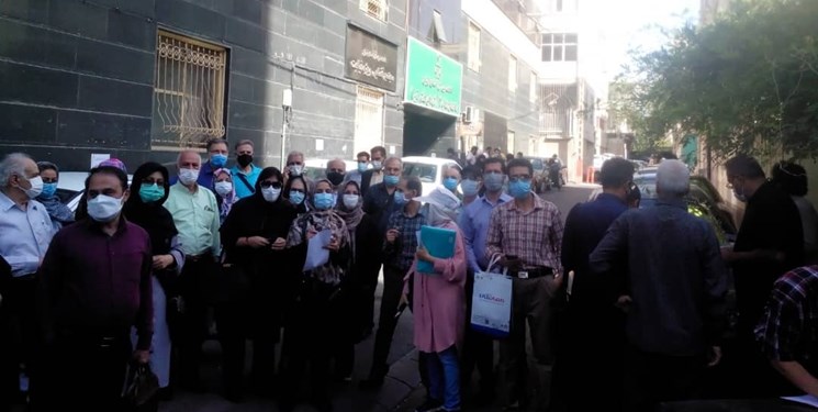 تجمع مالباختگان پرونده ۲۰ ساله «نگین غرب»/ موهایمان سفید شد ولی هنوز هیچ مقام رسمی به ما جوابی نداده است!