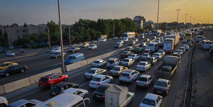 ترافیک سنگین بین کرج و قزوین و باران پراکنده در جاده‌های چندین استان