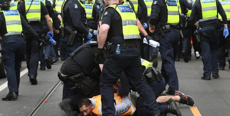 درگیری پلیس استرالیا با معترضان ضد قرنطینه/ ۷۰ نفر دستگیر شدند