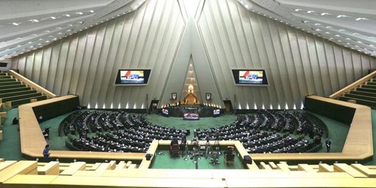 طومار ده‌ها هزار کارگر لوازم خانگی در صحن مجلس