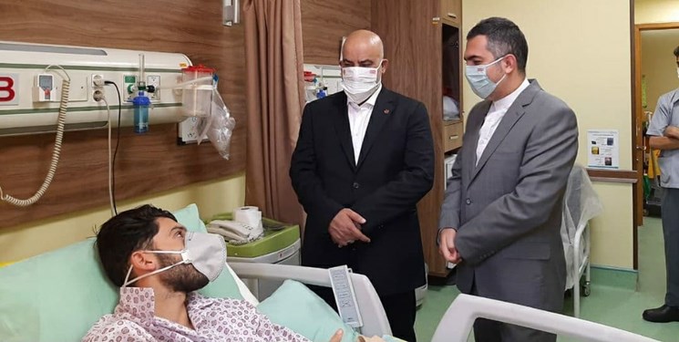 عیادت سرپرست و معاون باشگاه از مهاجم پرسپولیس عیادت سرپرست و معاون باشگاه از مهاجم پرسپولیس