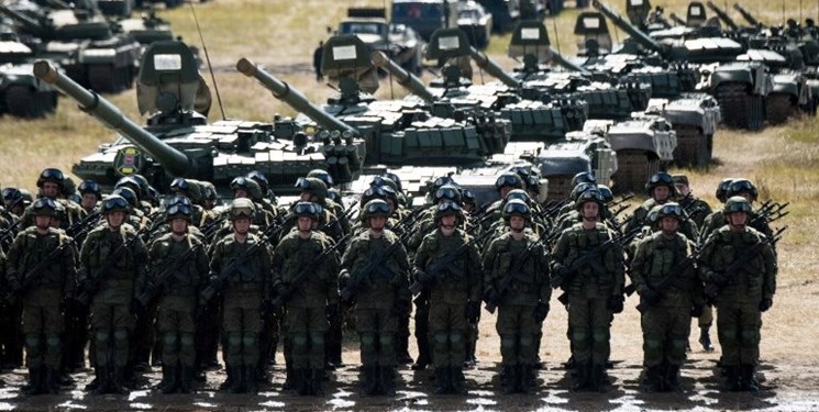 ادعای منابع غربی؛  تجمع نیروها و تجهیزات نظامی روسیه در مرز با اوکراین