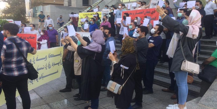 تجمع فارغالتحصیلان «داروسازی» مقابل وزارت بهداشت +تصاویر تجمع فارغالتحصیلان «داروسازی» مقابل وزارت بهداشت +تصاویر
