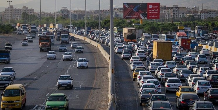ترافیک سنگین از قزوین تا تهران/کاهش ۷ درصدی تردد خودرو در جاده‌ها