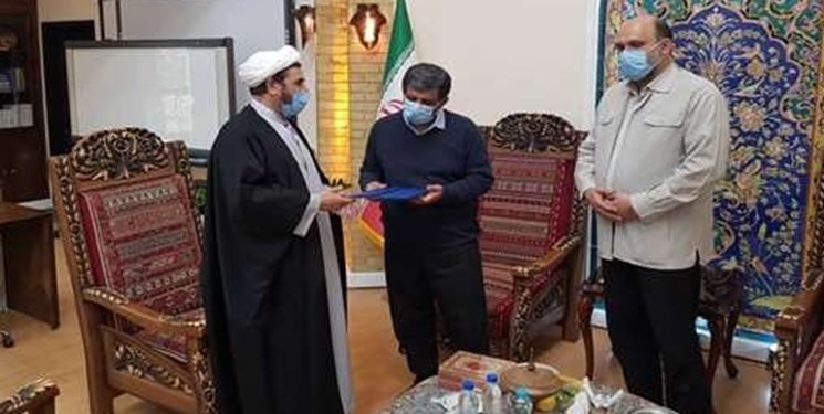 تقدیم «هدیه سازمان بازرسی کل کشور» به وزیر میراث فرهنگی تقدیم «هدیه سازمان بازرسی کل کشور» به وزیر میراث فرهنگی