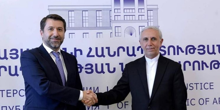 دیدار سفیر ایران با وزیر دادگستری ارمنستان و گفتگو درباره انتقال محکومان